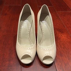 Peep toe Franco Sarto cream heels